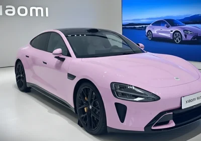 Pazzesco successo di Xiaomi: la nuova SU7 ha già 100.000 ordini, negozi con più di 400 ciascuno