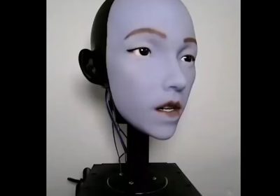 Questo robot impara a muovere le labbra semplicemente guardandoti
