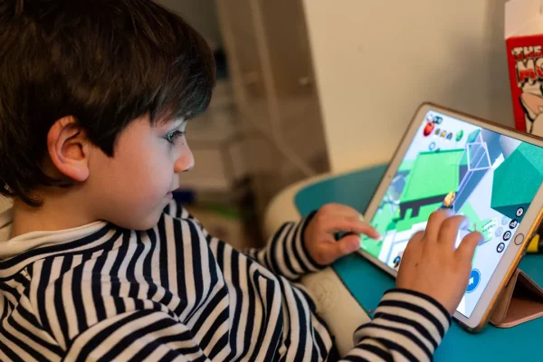Roblox, dopo le polemiche per la sicurezza dei bambini è arrivata la verifica dell’età obbligatoria