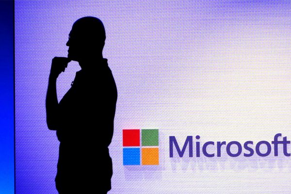 Satya Nadella avverte: senza benefici concreti l'AI rischia di perdere il consenso pubblico
