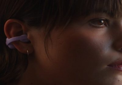 Sony LinkBuds Clip, gli auricolari open ear a clip che lasciano sentire l'ambiente