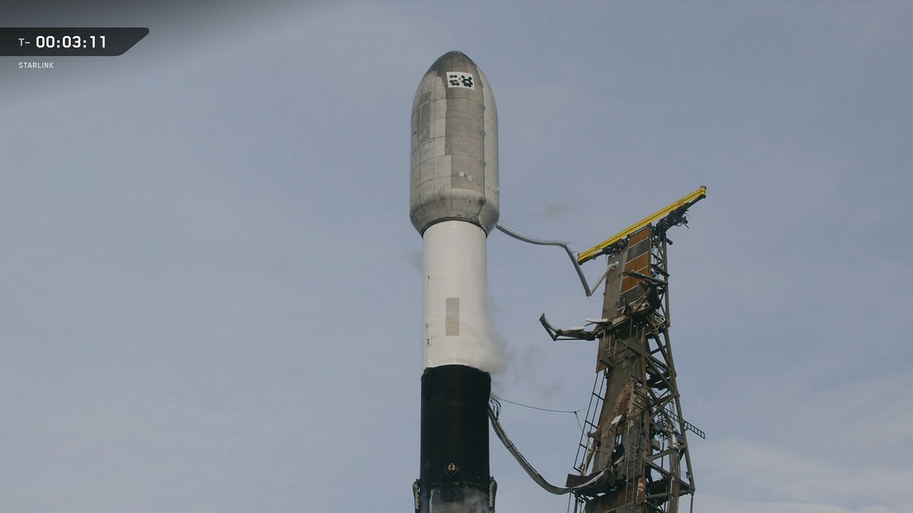 SpaceX sta provando le piastrelle isolanti di Starship sui razzi spaziali Falcon 9 per migliorarle