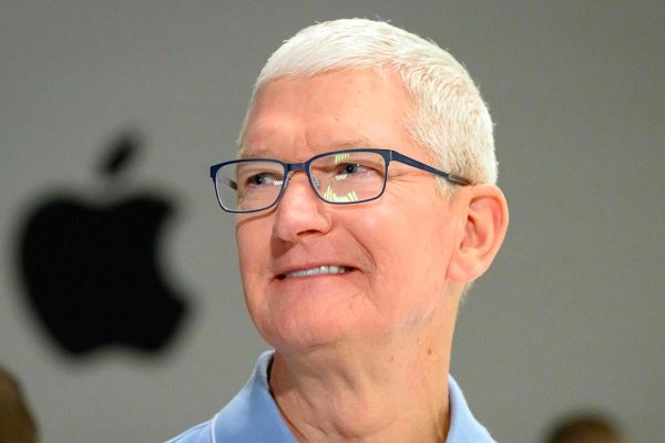 Stipendio Tim Cook 2025: perché la cifra è scesa (ma resta altissima)