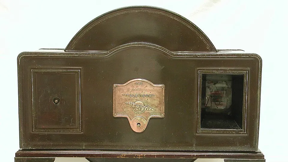 Un secolo fa nasceva la televisione elettromeccanica, invenzione collettiva frutto di una lunga catena di scoperte scientifiche