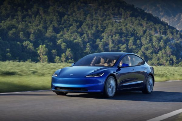 Tesla svela i risultati del Q4: conferma il calo previsto, anche per l'intero anno
