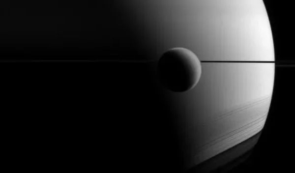 Titano, altro che oceano sotterraneo: il “cuore” del satellite di Saturno ha la consistenza di un sorbetto