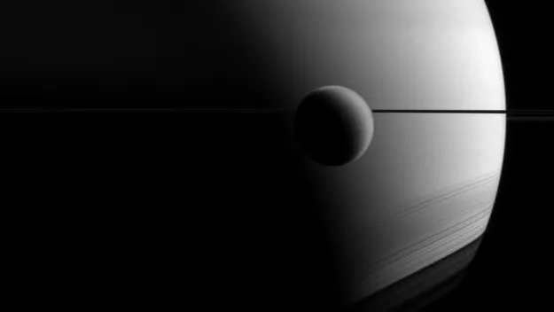 Titano, altro che oceano sotterraneo: il “cuore” del satellite di Saturno ha la consistenza di un sorbetto