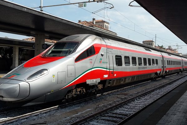 Trenitalia introduce il prezzo dinamico per i biglietti delle Frecce: un vantaggio per gli utenti?