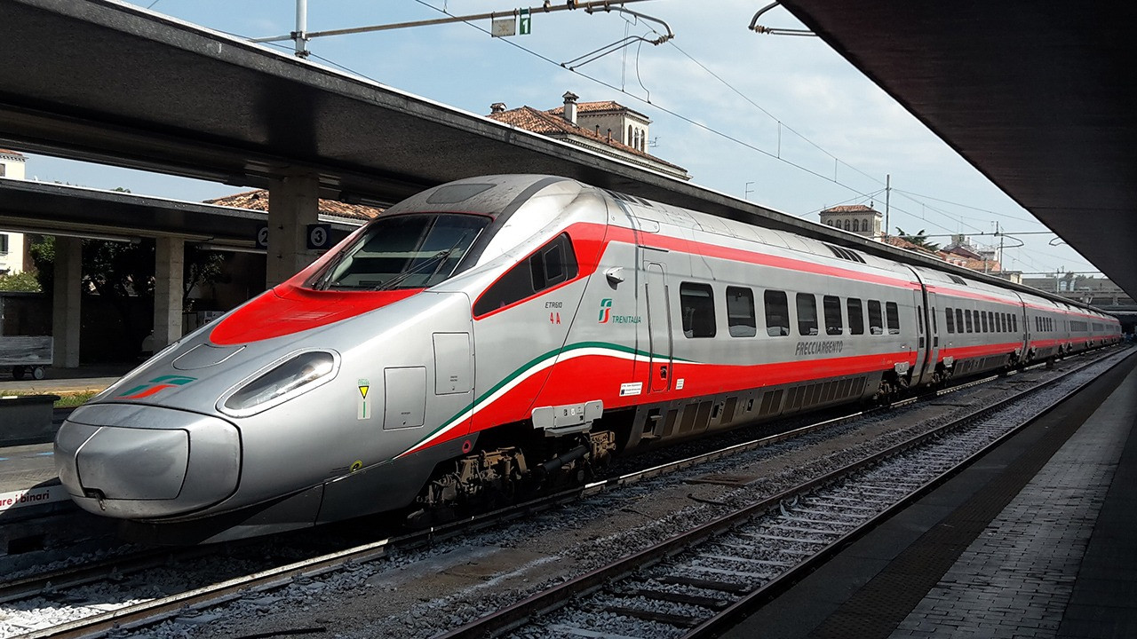 Trenitalia introduce il prezzo dinamico per i biglietti delle Frecce: un vantaggio per gli utenti?