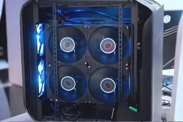 Un mostro capace di raffreddare 2000 W di potenza: ecco il nuovo dissipatore a liquido di Cooler Master