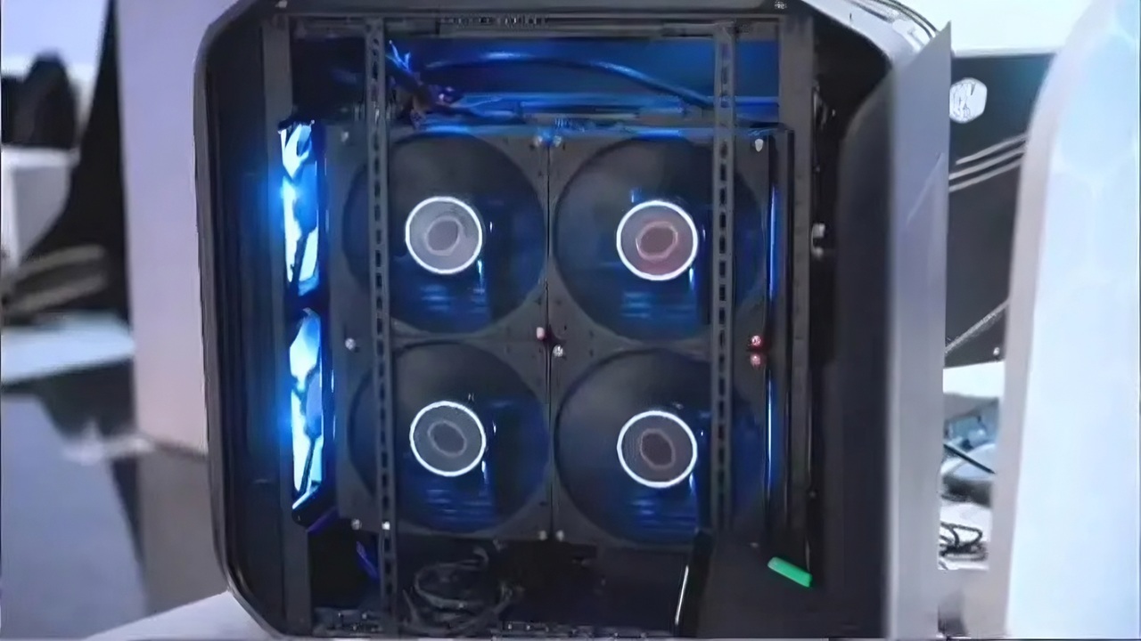 Un mostro capace di raffreddare 2000 W di potenza: ecco il nuovo dissipatore a liquido di Cooler Master