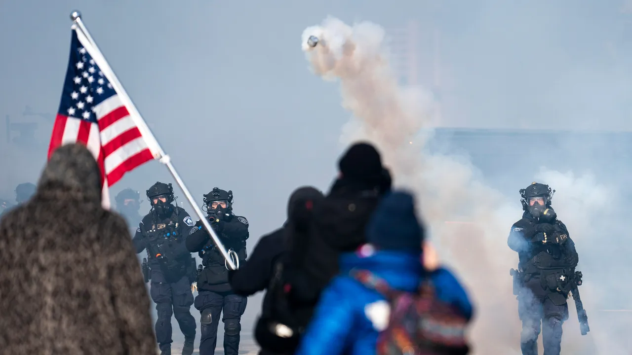 Perché il Minnesota può fare poco o nulla contro Trump o le violenze dell’Ice e degli altri agenti anti-immigrazione