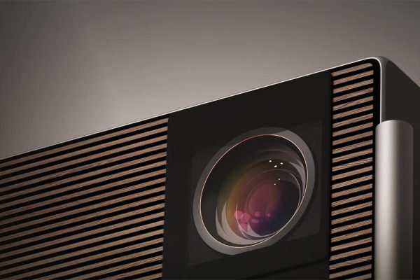 XGIMI Titan Noir Max: al CES il videoproiettore 4K con diaframma dinamico per contrasto elevato