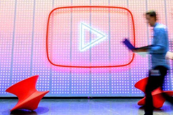 AI slop, YouTube ormai è invasa dai video fuffa dell’intelligenza artificiale (che sono un business milionario)