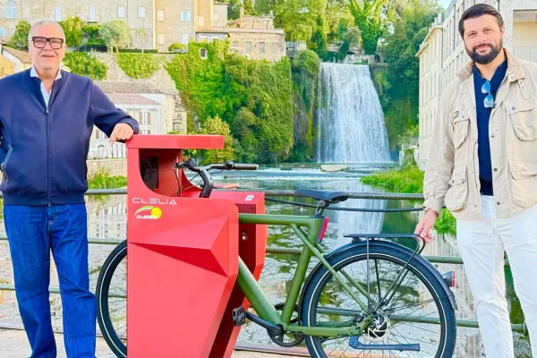 CLELIA, il parcheggio smart che protegge e ricarica la bici
