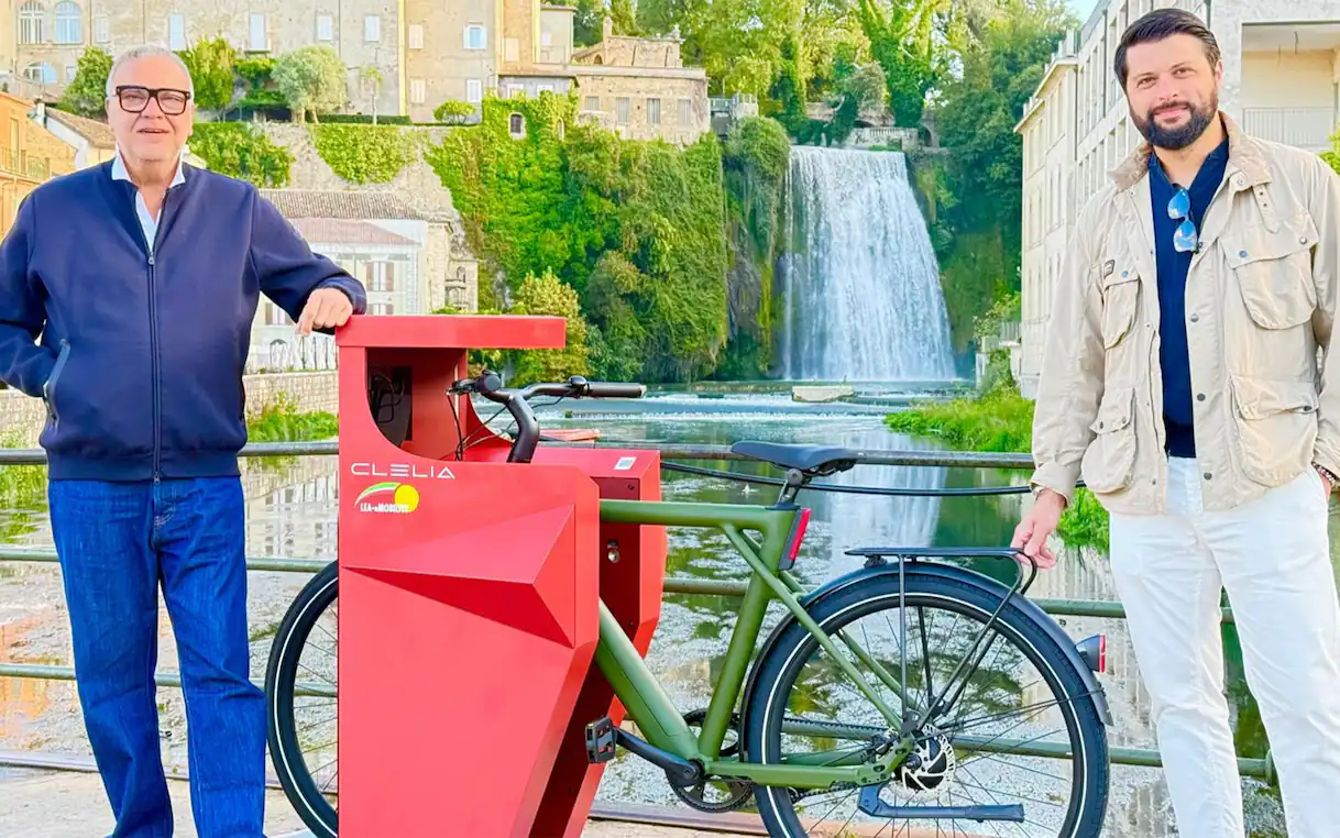 CLELIA, il parcheggio smart che protegge e ricarica la bici