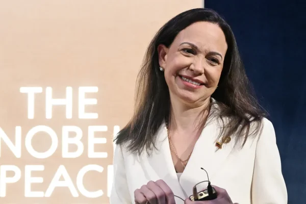 María Corina Machado non potrà cedere il Nobel per la Pace a Trump (anche se vorrebbe molto)