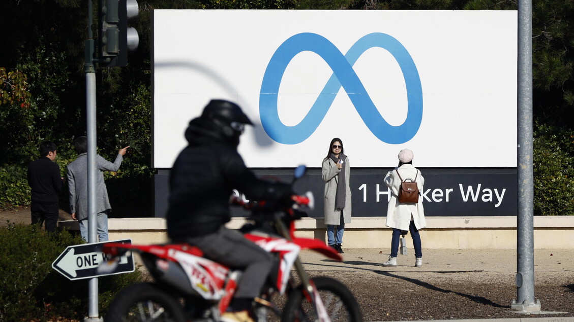 Meta sospende le chat dei minori con i personaggi creati dall’IA – Web & Social