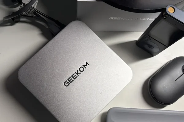 Geekom A7 Max, la prova del mini pc compatto che punta su potenza ed equilibrio
