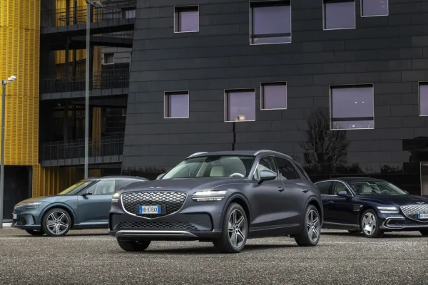 Genesis arriva in Italia con tre vetture elettriche di alta fascia
