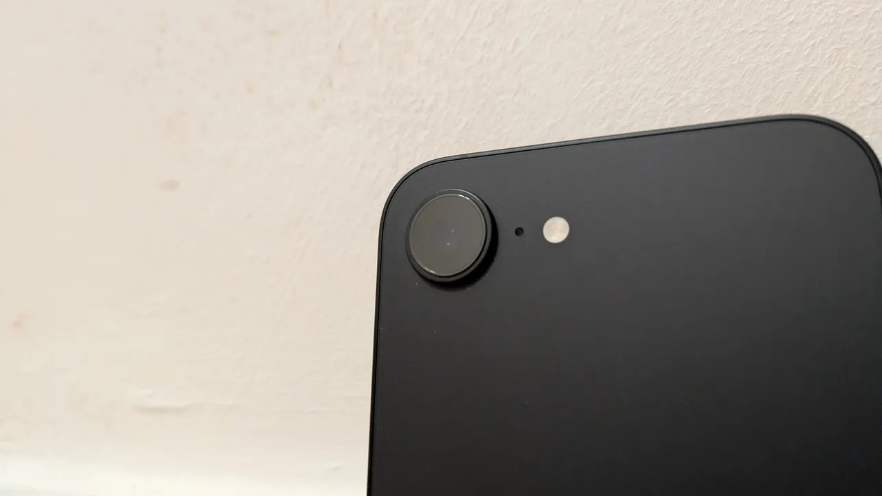 iPhone 17e avrà la Dynamic Island, ma resta a 60 Hz: cosa sappiamo sul modello economico Apple