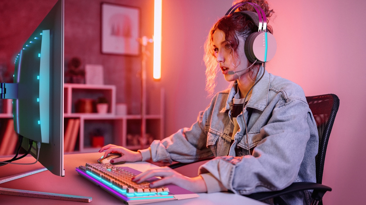 Monitor Philips Evnia QHD e BenQ PV3200U in offerta a prezzo speciale