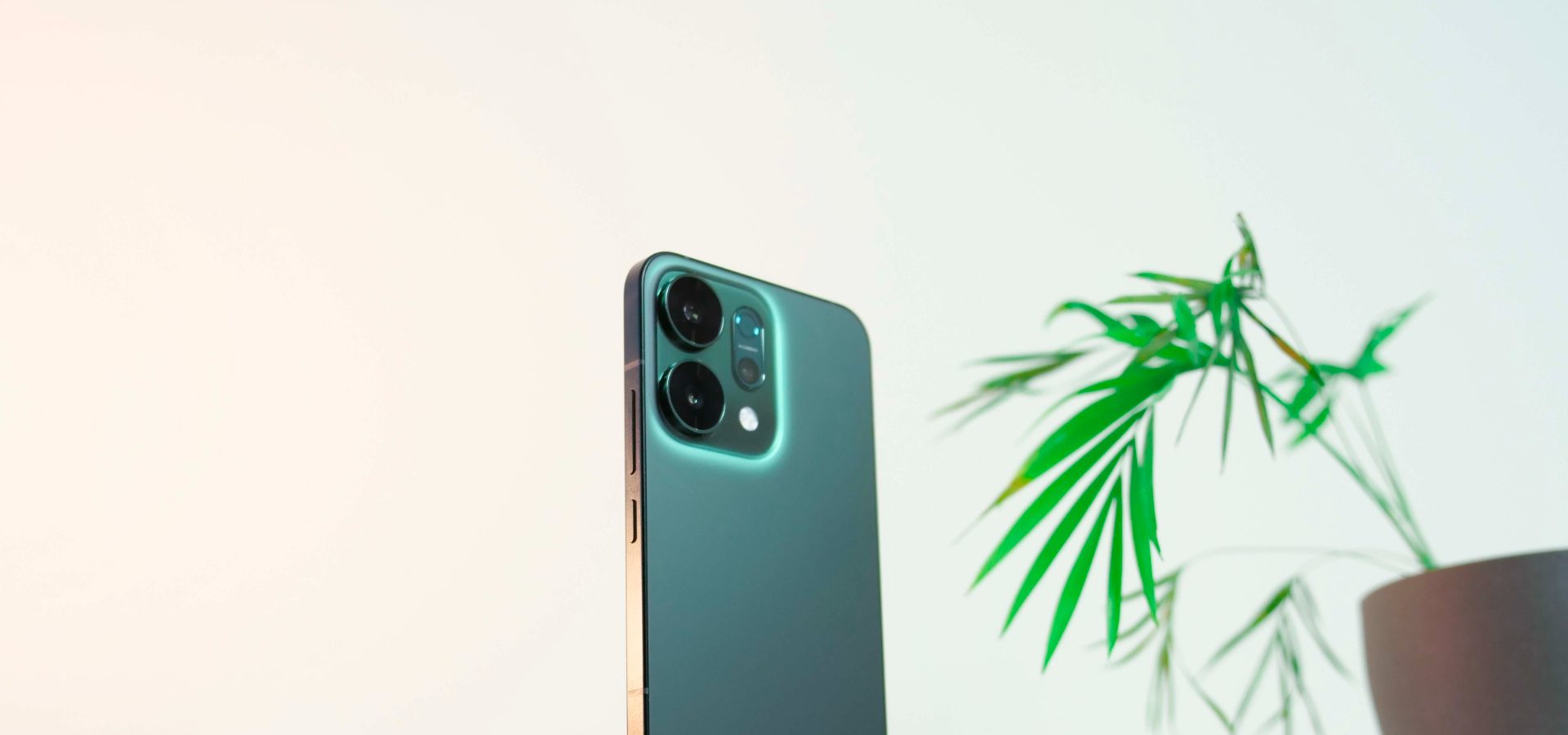 OPPO Reno14 F 5G in super offerta sotto i 250€