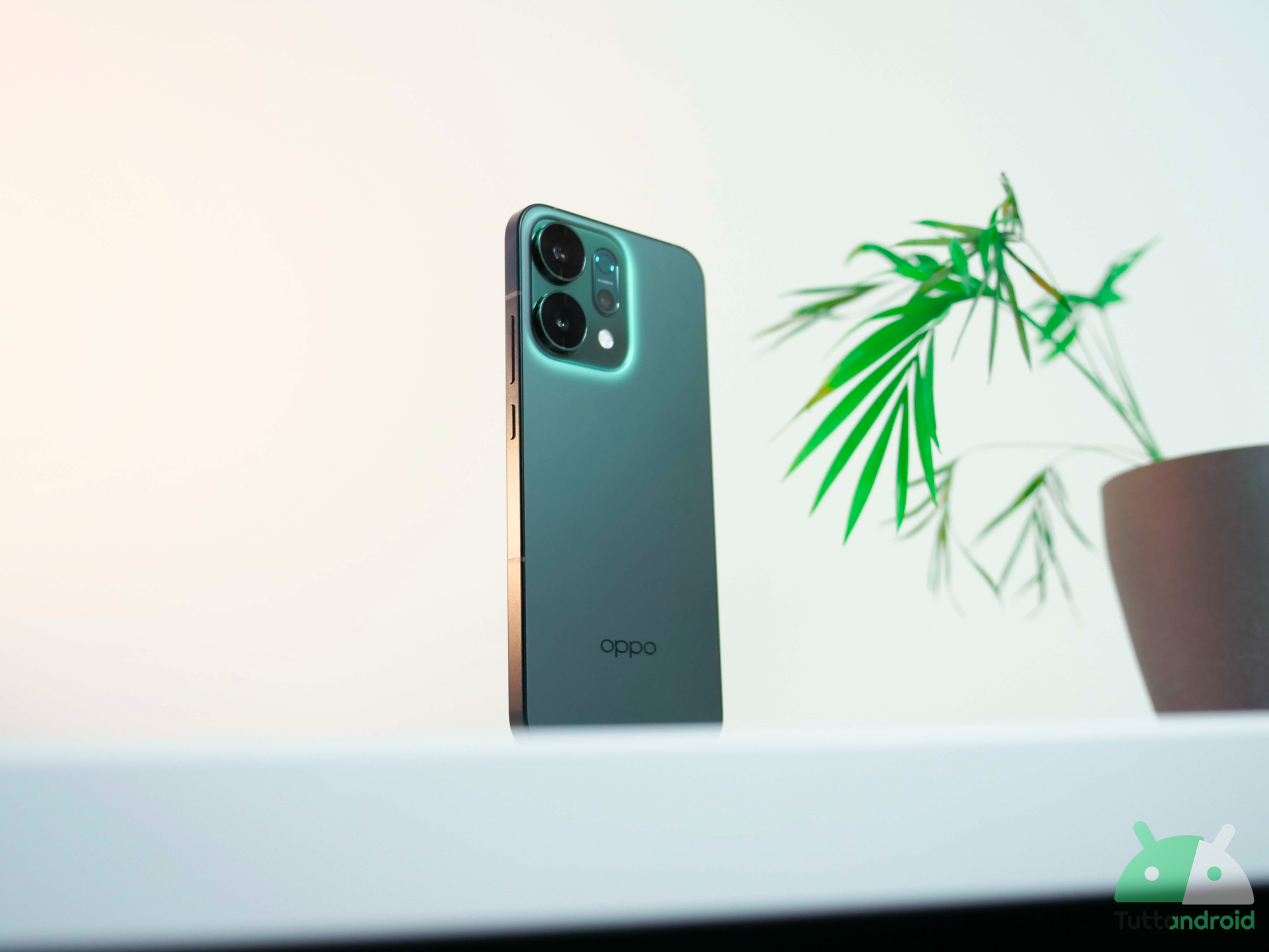 OPPO Reno14 F 5G in super offerta sotto i 250€