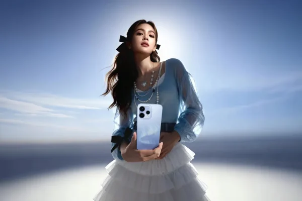Oppo Reno15 arriva in Italia, caratteristiche, modelli e prezzi della nuova serie con fotocamere AI e batteria da 6500 mAh