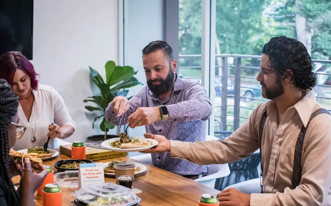Condividere spesso il momento del pasto con altre persone sembra migliorare davvero l’umore e la salute