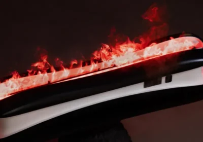 Il camino con fiamme fredde create con acqua e led