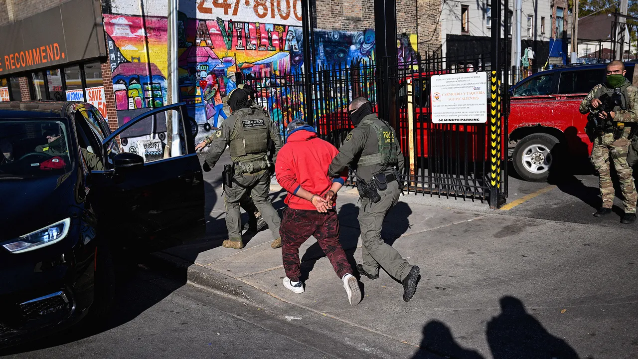 Ice e Palantir, come l’AI della controversa azienda tech aiuta l’agenzia a mettere in atto la sua brutale repressione