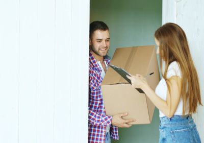 Spedire un pacco: mittente e destinatario