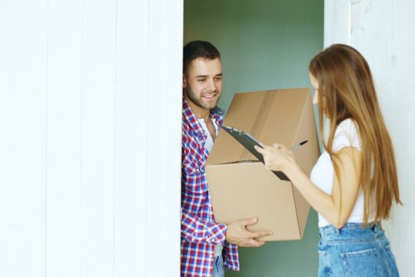 Spedire un pacco: mittente e destinatario