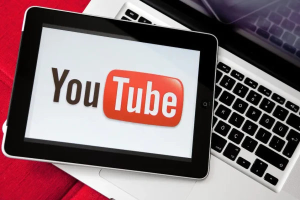 YouTube, arriva il timer che permette ai genitori di limitare o bloccare gli Shorts