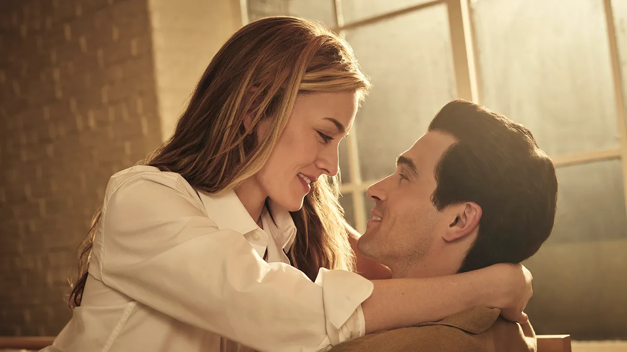 Love Story: John F. Kennedy Jr. & Carolyn Bessette è la storia di un amore distrutto dalla persecuzione mediatica