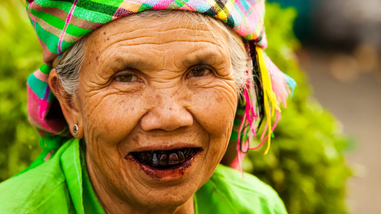 Altro che sbiancamento, nel Vietnam dell’età del ferro andava di moda un sorriso tutto denti neri e lucidi