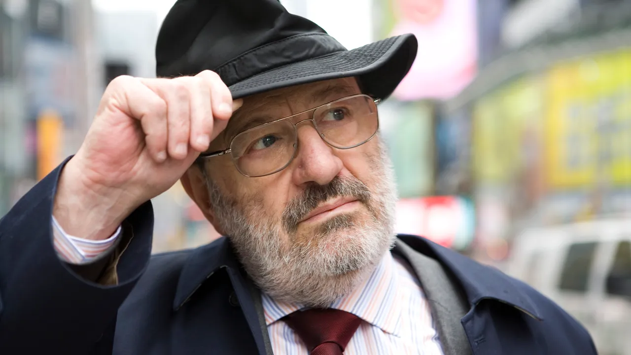 Dieci anni fa moriva Umberto Eco, intellettuale raffinato e scrittore capace di raggiungere la gente