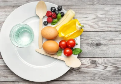 Il digiuno intermittente è una dieta che sta andando molto di moda, ma purtroppo non fa miracoli per la perdita di peso