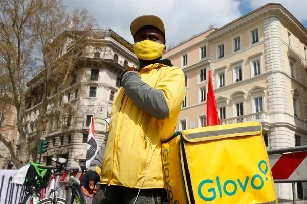 L’inchiesta sui rider di Glovo è l’ennesima conferma nella battaglia per i diritti di chi lavora nel food delivery