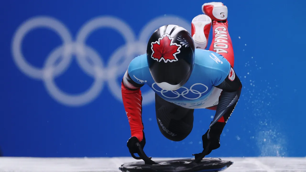 Cos’è lo skeleton e com’è venuto in mente di usare lo slittino a pancia in giù? C’entra una scommessa in Svizzera