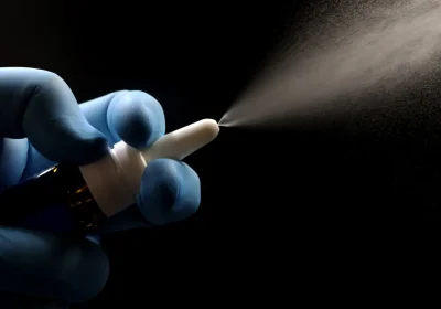Siamo sempre più vicini all’asso pigliatutto dei vaccini, lo spray nasale universale per virus, batteri e allergie