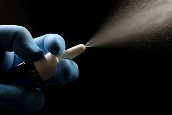 Siamo sempre più vicini all’asso pigliatutto dei vaccini, lo spray nasale universale per virus, batteri e allergie