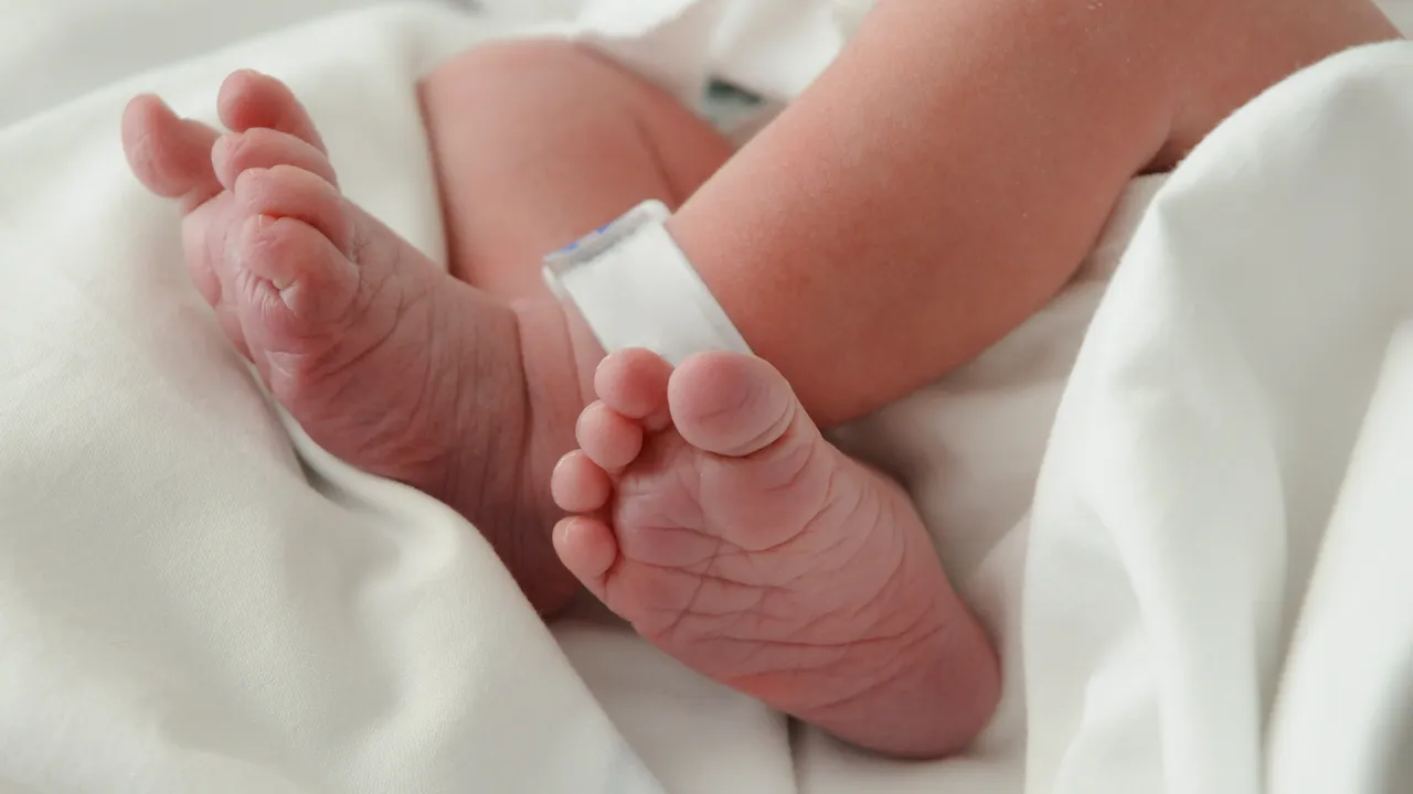 Per la prima volta nel Regno Unito una donna ha partorito grazie a un trapianto di utero da donatrice deceduta