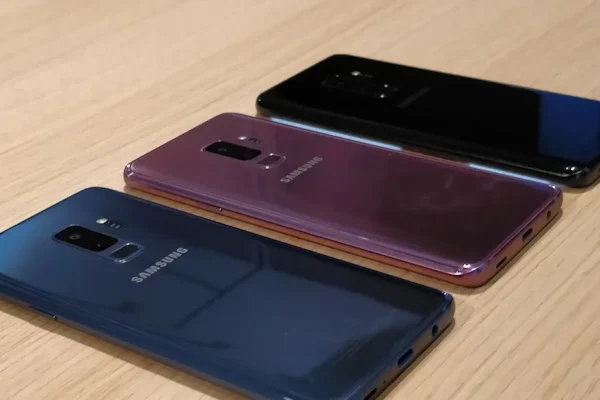 iPhone 18 Pro e la novità che Samsung Galaxy S9 aveva otto anni fa, ovvero l’apertura variabile della fotocamera