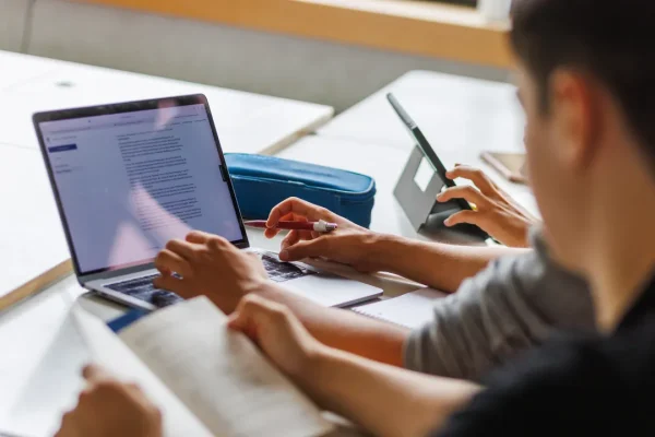Studiare con l’AI, quali sono le app più utili per preparare gli esami universitari e non solo