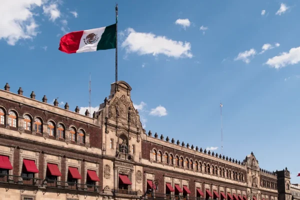 Claude, il chatbot AI di Anthropic, è stato “convinto” da un hacker a sottrarre dati al governo messicano