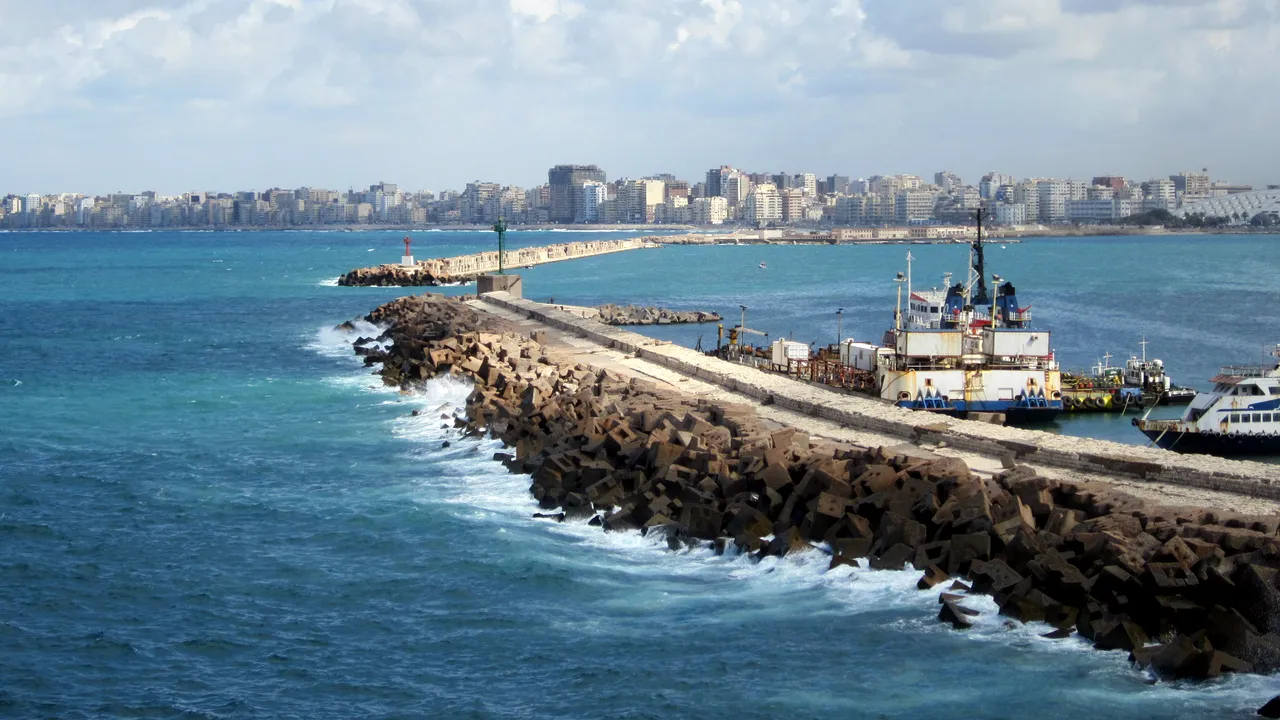 Nelle acque al largo di Alessandria d’Egitto sono stati scoperti i resti del relitto di un’antica barca da festa dell’epoca romana