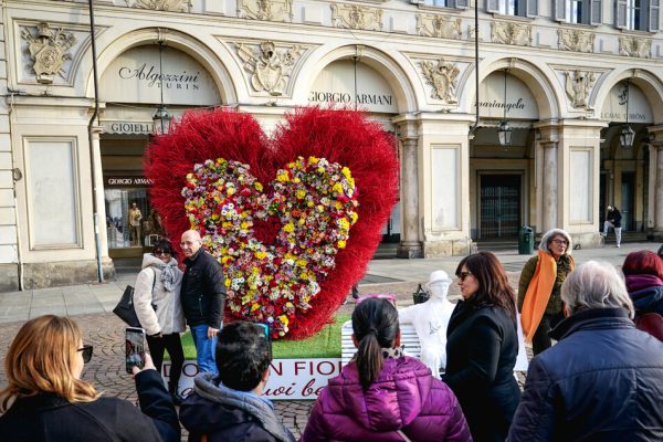 Spam e offerte imperdibili, impennata di truffe per San Valentino – Web & Social