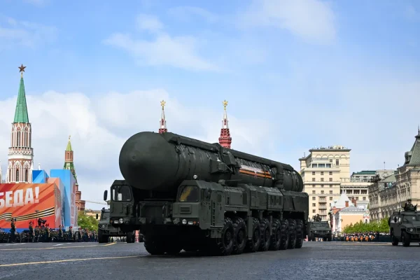 Cosa succede se scade New START, l’unico strumento che tiene sotto controllo le armi nucleari di Stati Uniti e Russia
